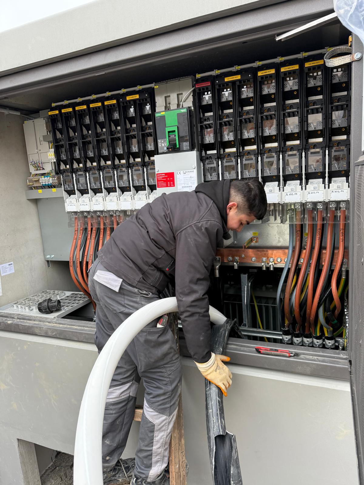 594637459 3836411280000596 2081475046750064344 N