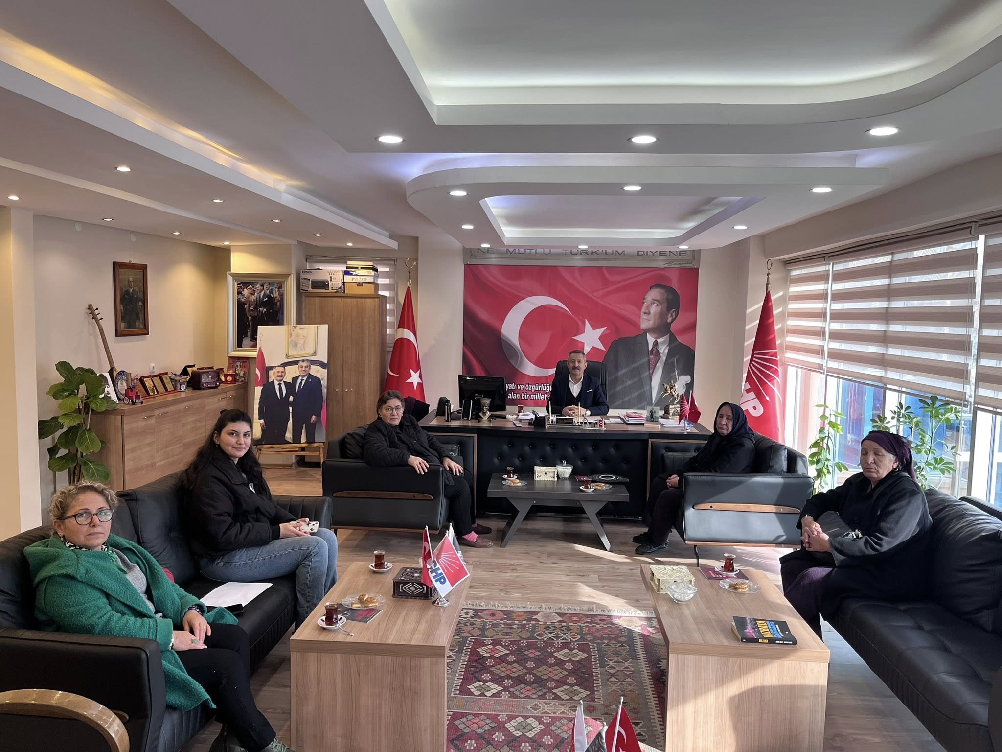 599942363 10163499669704600 3497804107085417571 N