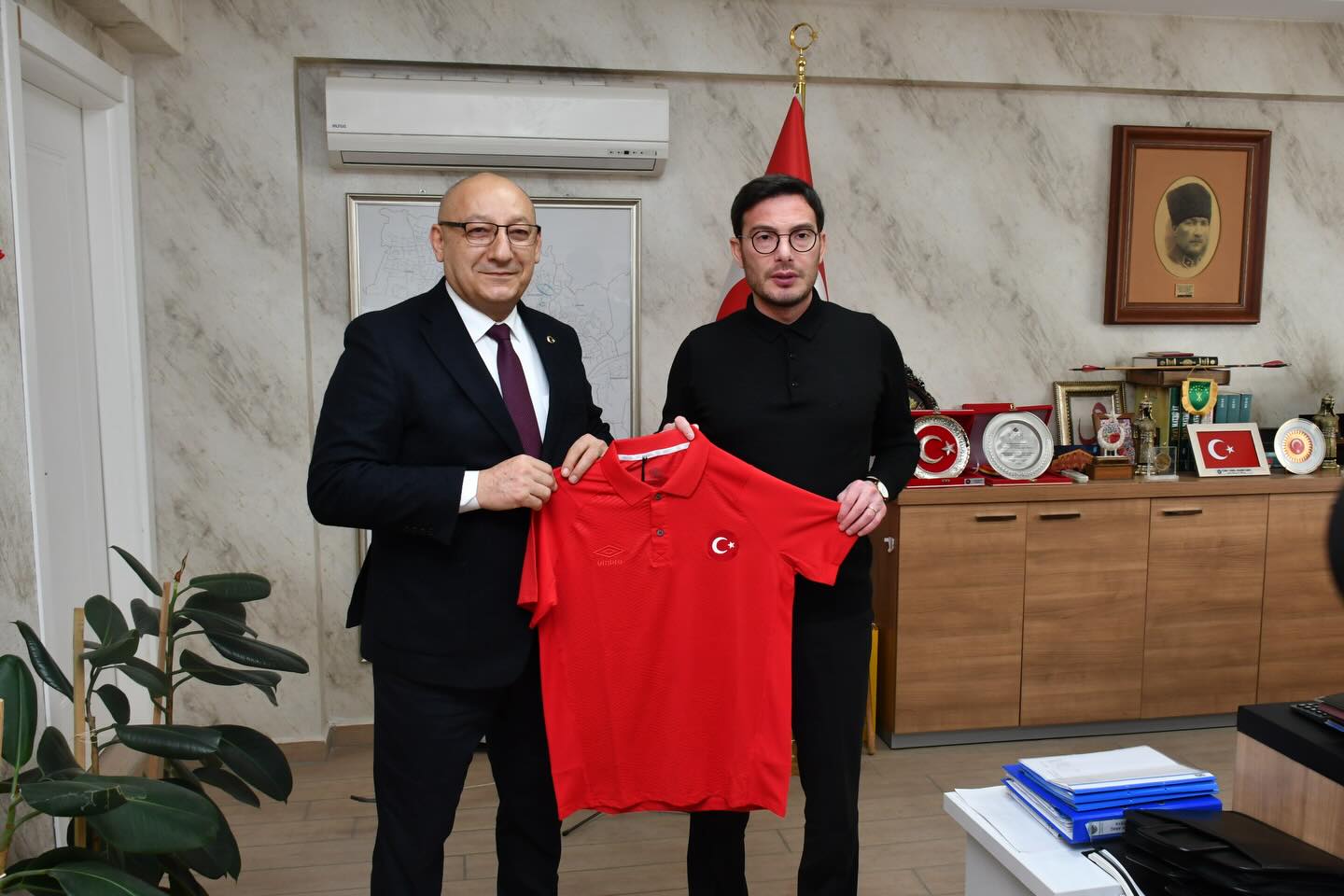 605604803 18085835744111696 3817874364548475166 N