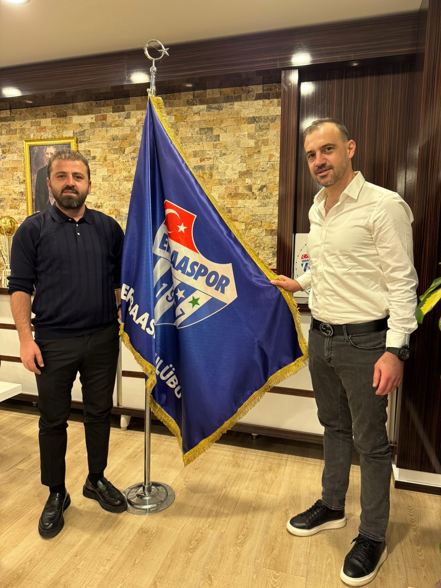 610729136 17953224255059286 4229854557564773589 N