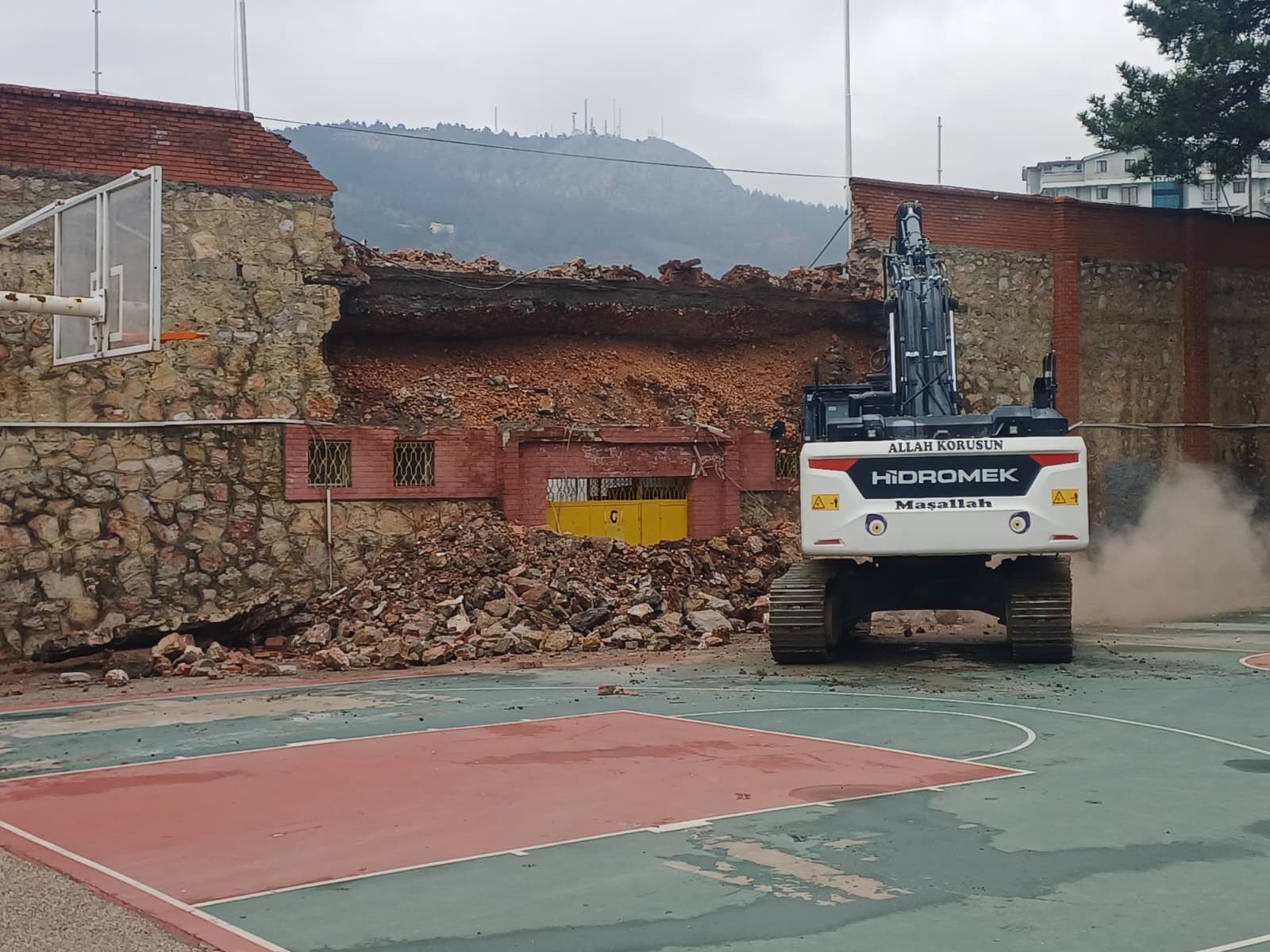 Gaziosmanpaşa Stadyumu’nda Yıkım Başladı (1)