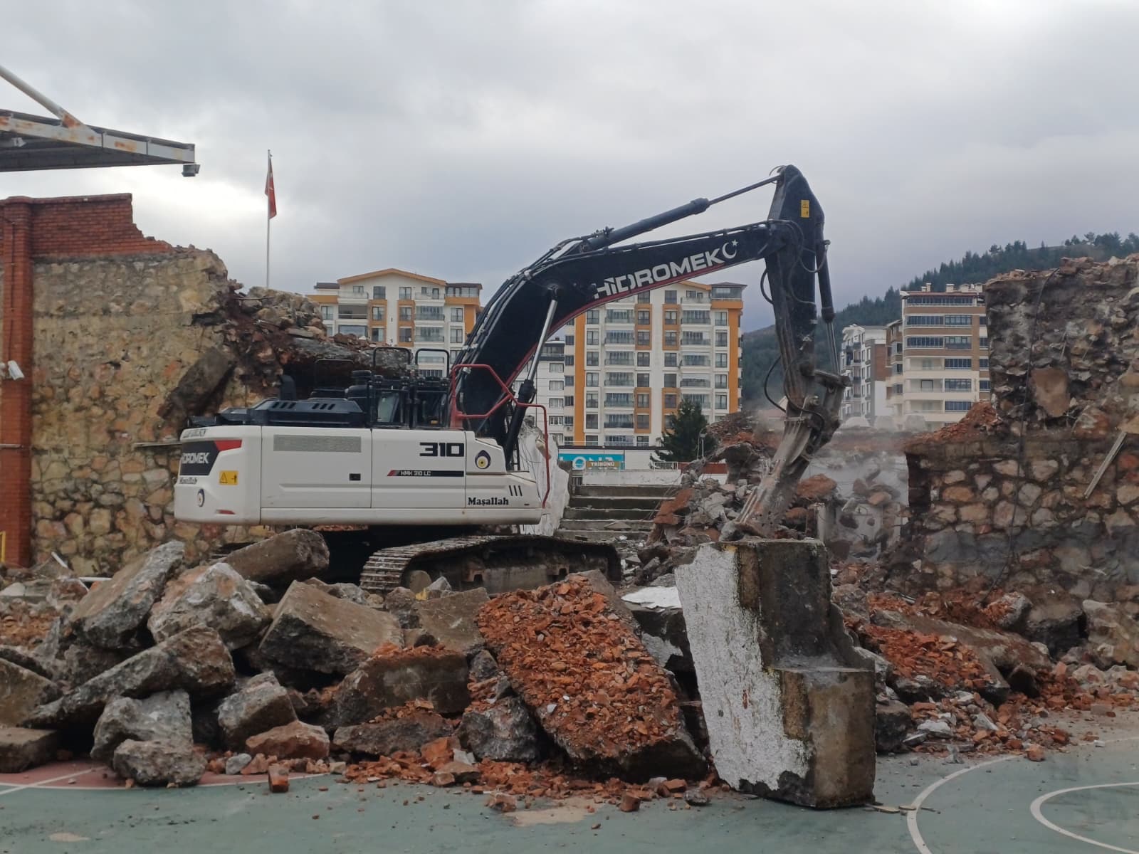 Gaziosmanpaşa Stadyumu’nda Yıkım Başladı (10)