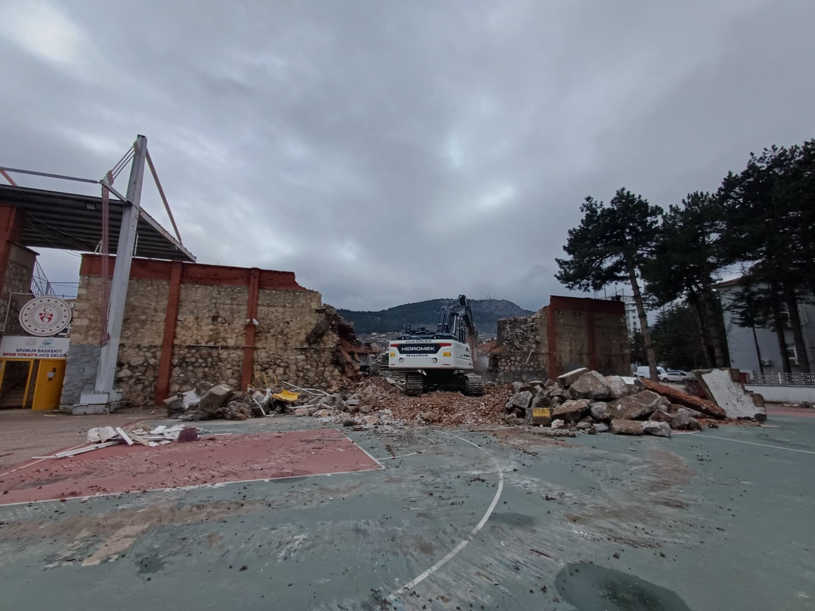 Gaziosmanpaşa Stadyumu’nda Yıkım Başladı (11)