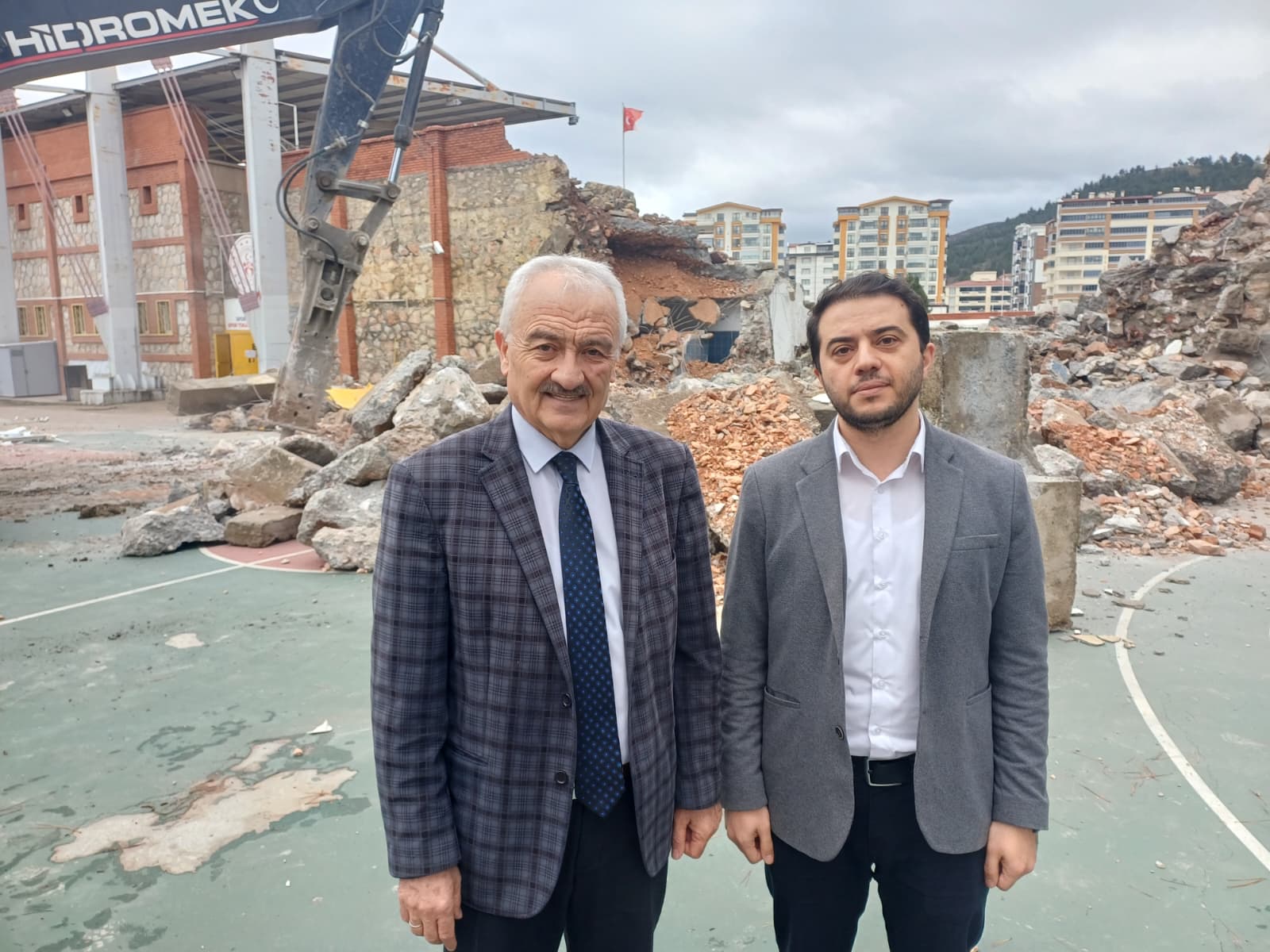 Gaziosmanpaşa Stadyumu’nda Yıkım Başladı (12)