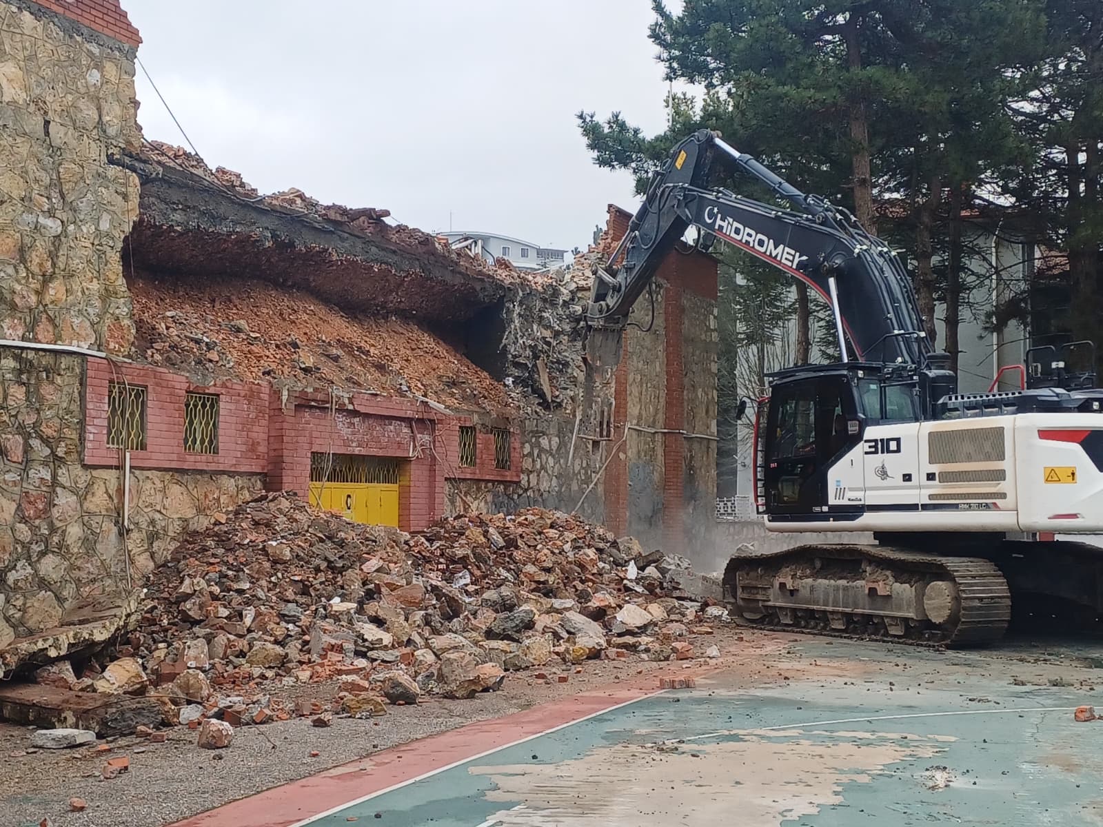 Gaziosmanpaşa Stadyumu’nda Yıkım Başladı (2)
