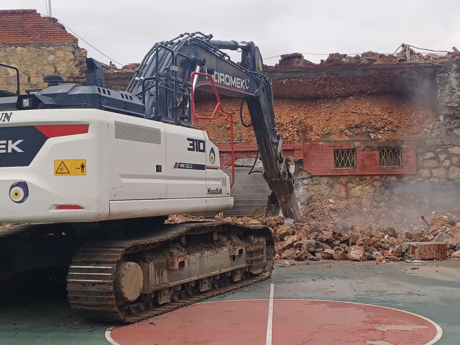 Gaziosmanpaşa Stadyumu’nda Yıkım Başladı (4)