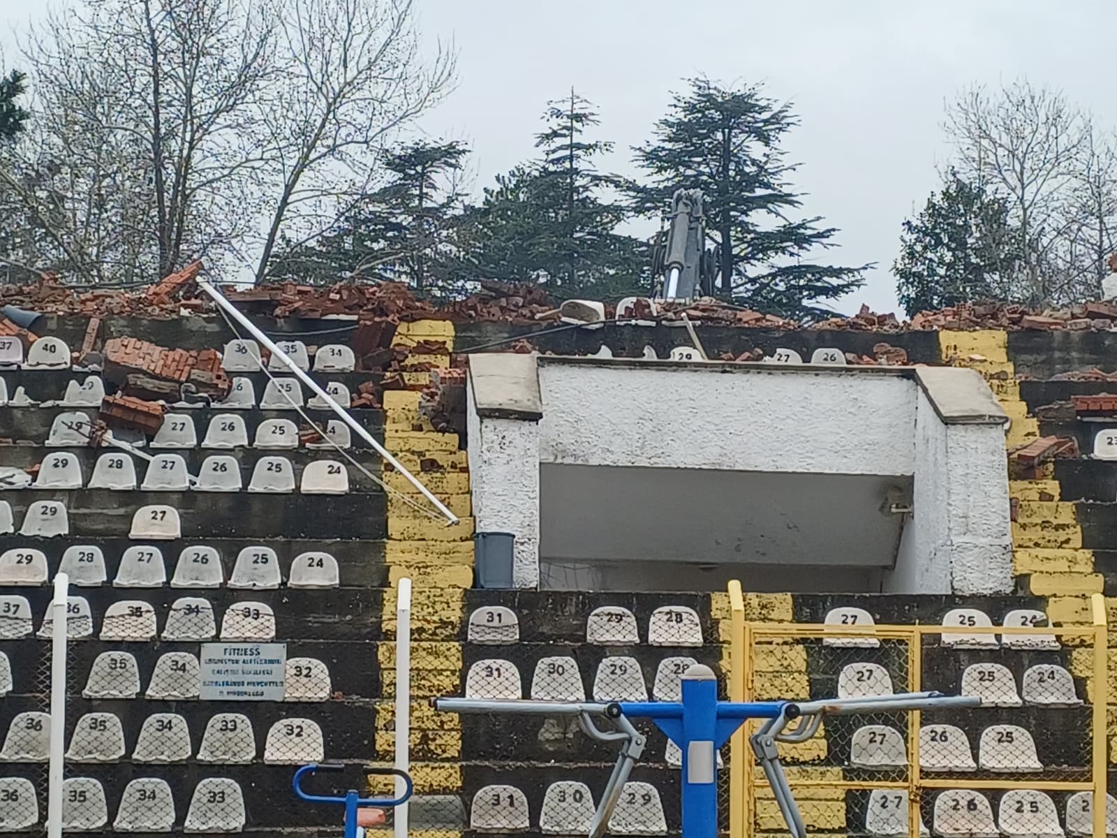 Gaziosmanpaşa Stadyumu’nda Yıkım Başladı (5)