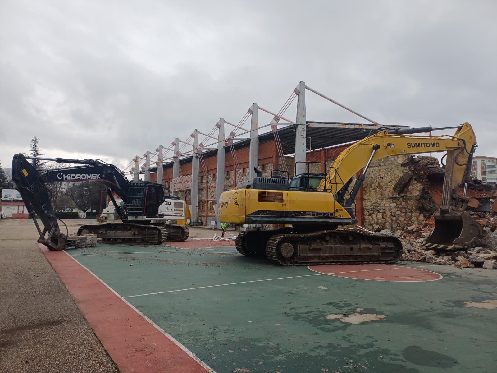 Gaziosmanpaşa Stadyumu’nda Yıkım Başladı (8)