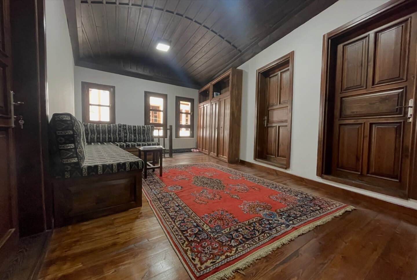 649233959 18071976713547374 5742311551404237764 N