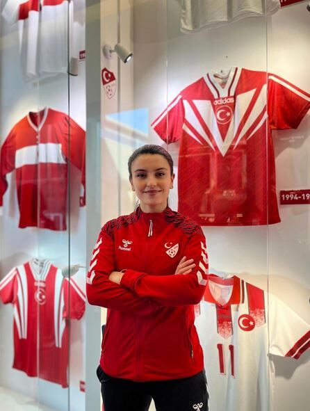 Kadın Bölgesel Yardımcı Hakemimiz Latife Kaya