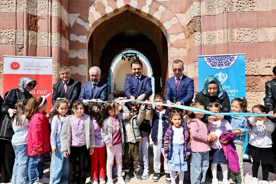 684638940 18078267863547374 4696903783682782319 N