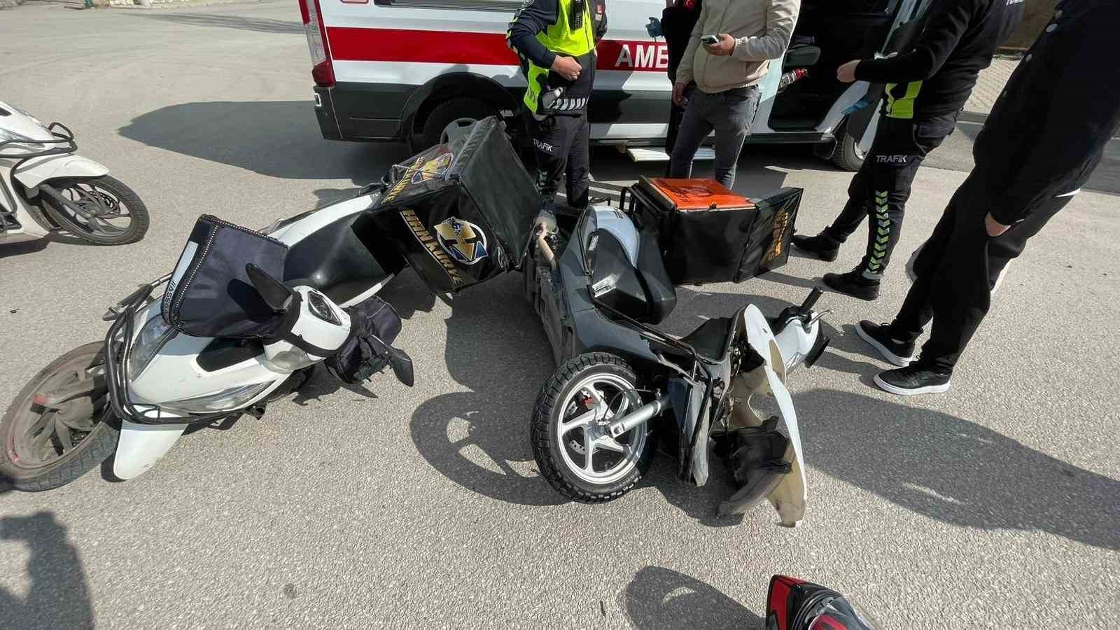 Karaman'da motokuryeler çarpıştı: 2 yaralı