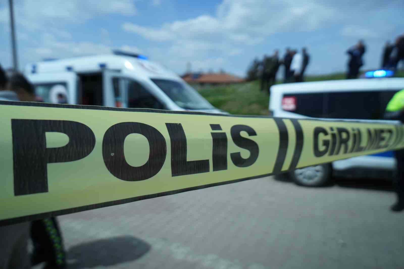 Kasksız motosiklet kullandı, kazada can verdi