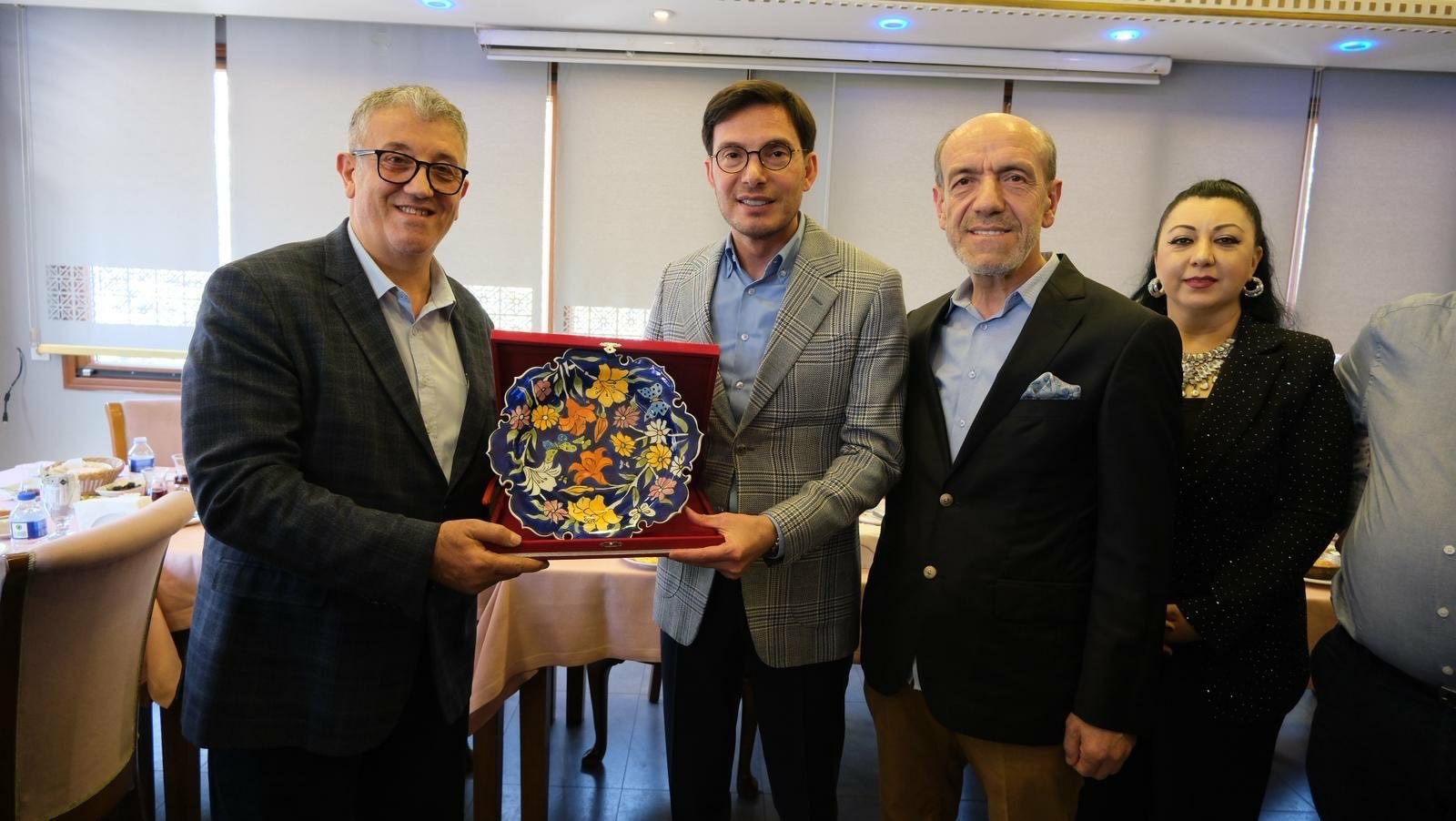 H G0Vx M Db U A A Dyc L