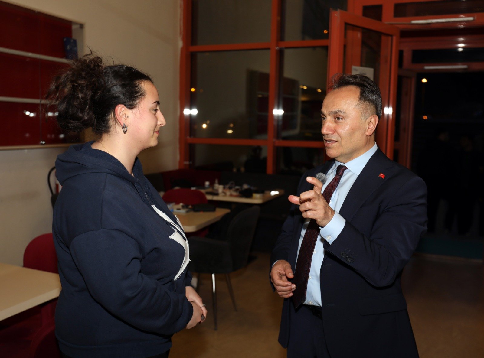 Togü Rektörü’nden Kütüphanede Ders Çalışanlara Çorba İkramı (3)