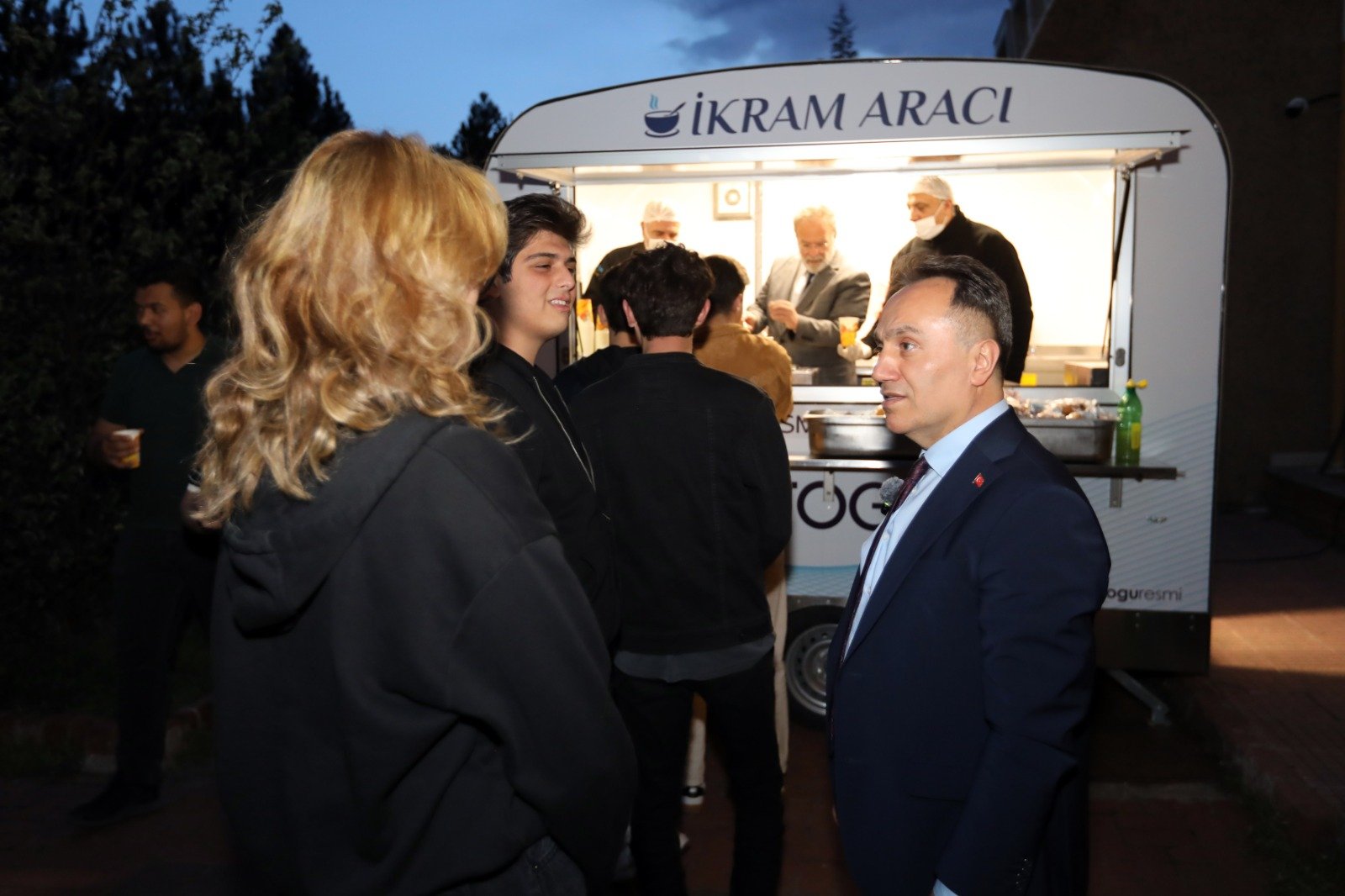 Togü Rektörü’nden Kütüphanede Ders Çalışanlara Çorba İkramı (4)