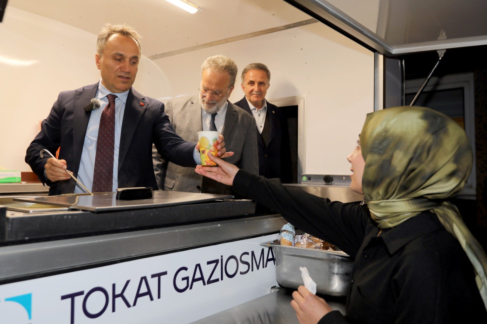 Togü Rektörü’nden Kütüphanede Ders Çalışanlara Çorba İkramı (7)