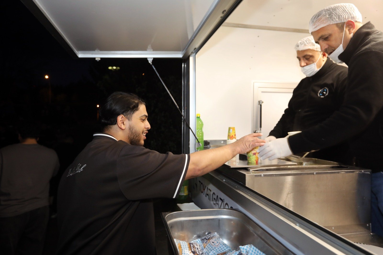 Togü Rektörü’nden Kütüphanede Ders Çalışanlara Çorba İkramı (8)