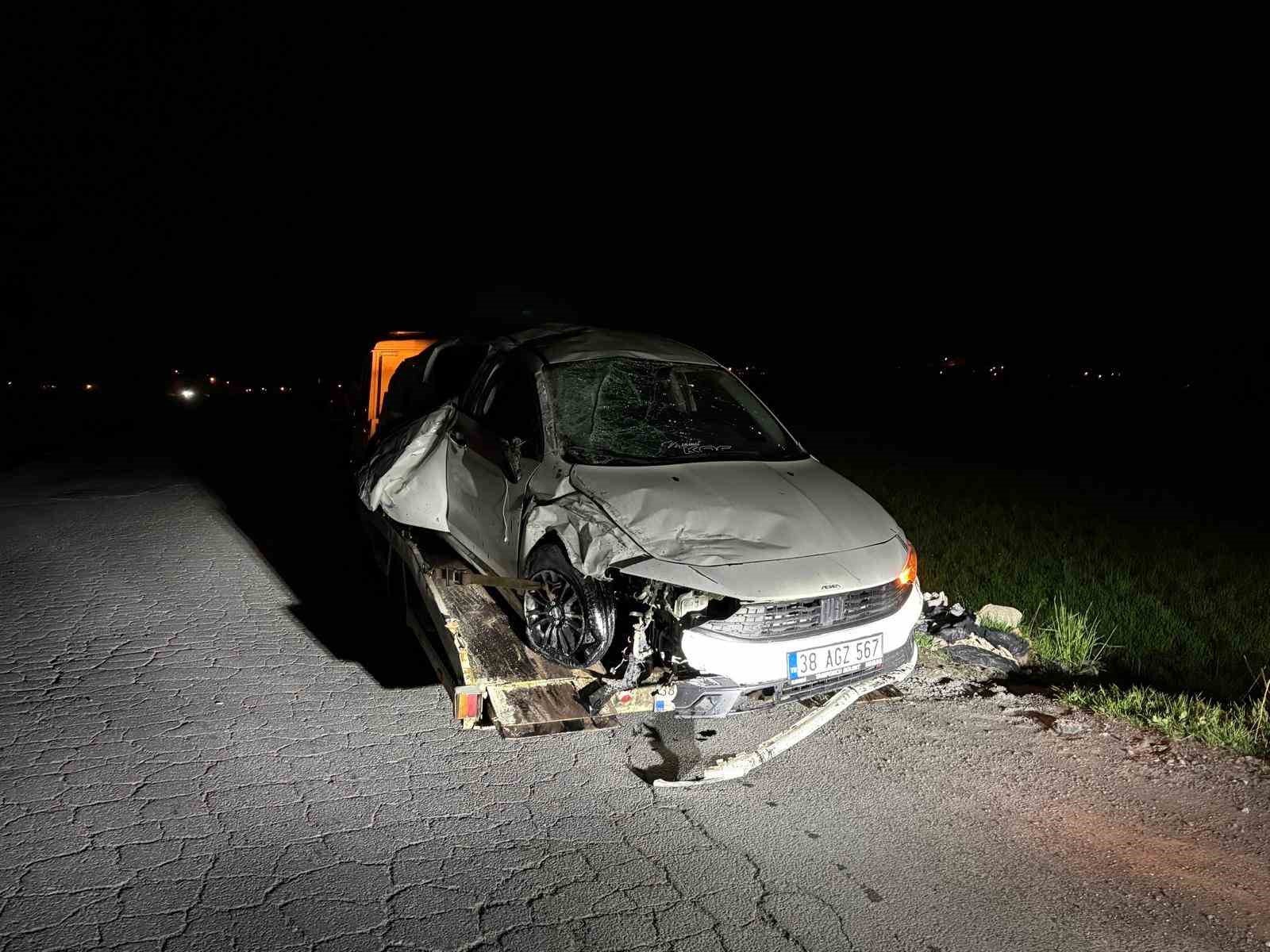 Kayseri'de takla atan otomobilde anne ve oğlu yaralandı