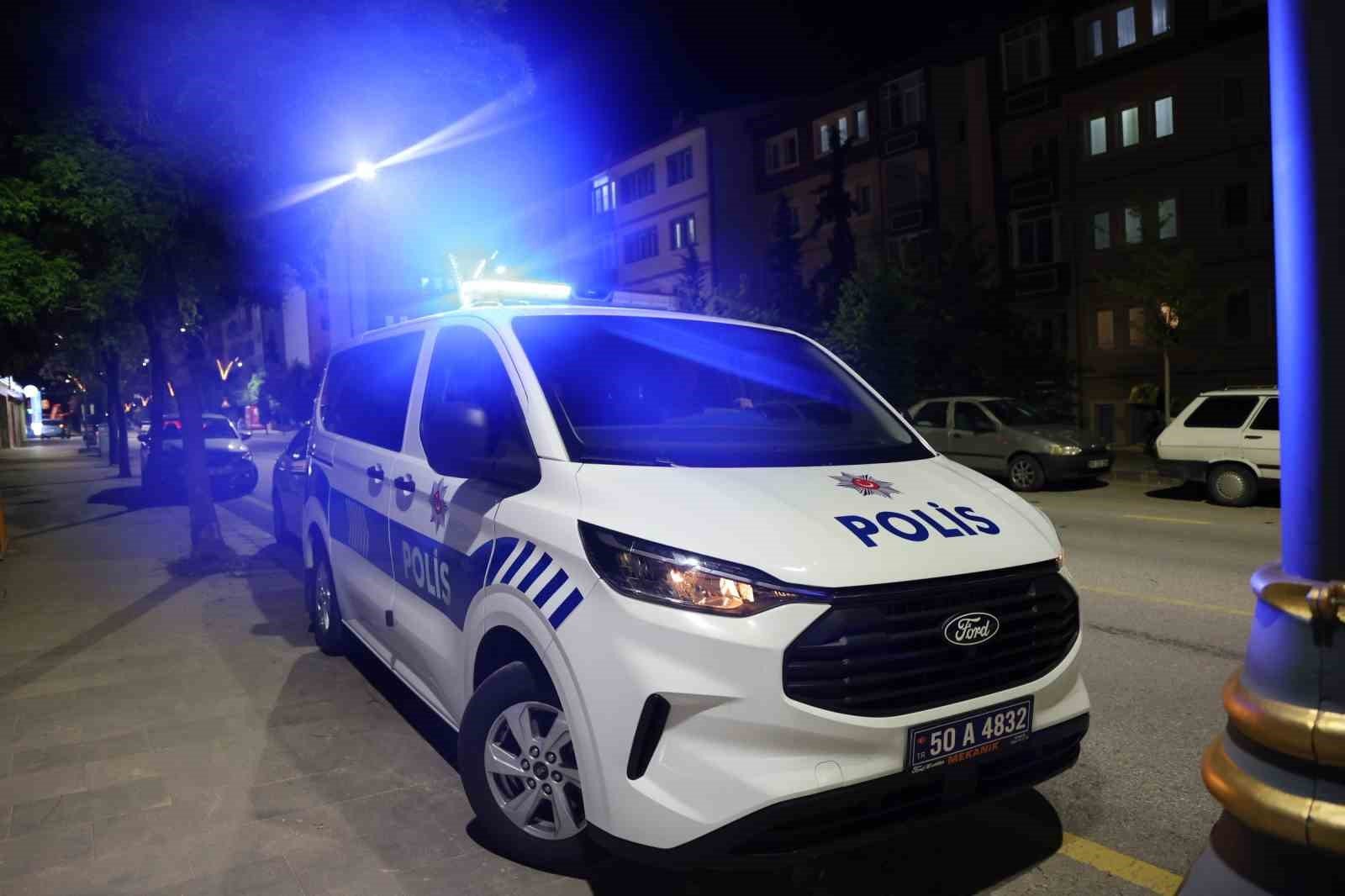 Nevşehir'de ambulans çağrılan evdeki bıçaklı kavgada sağlık personeli mahsur kaldı