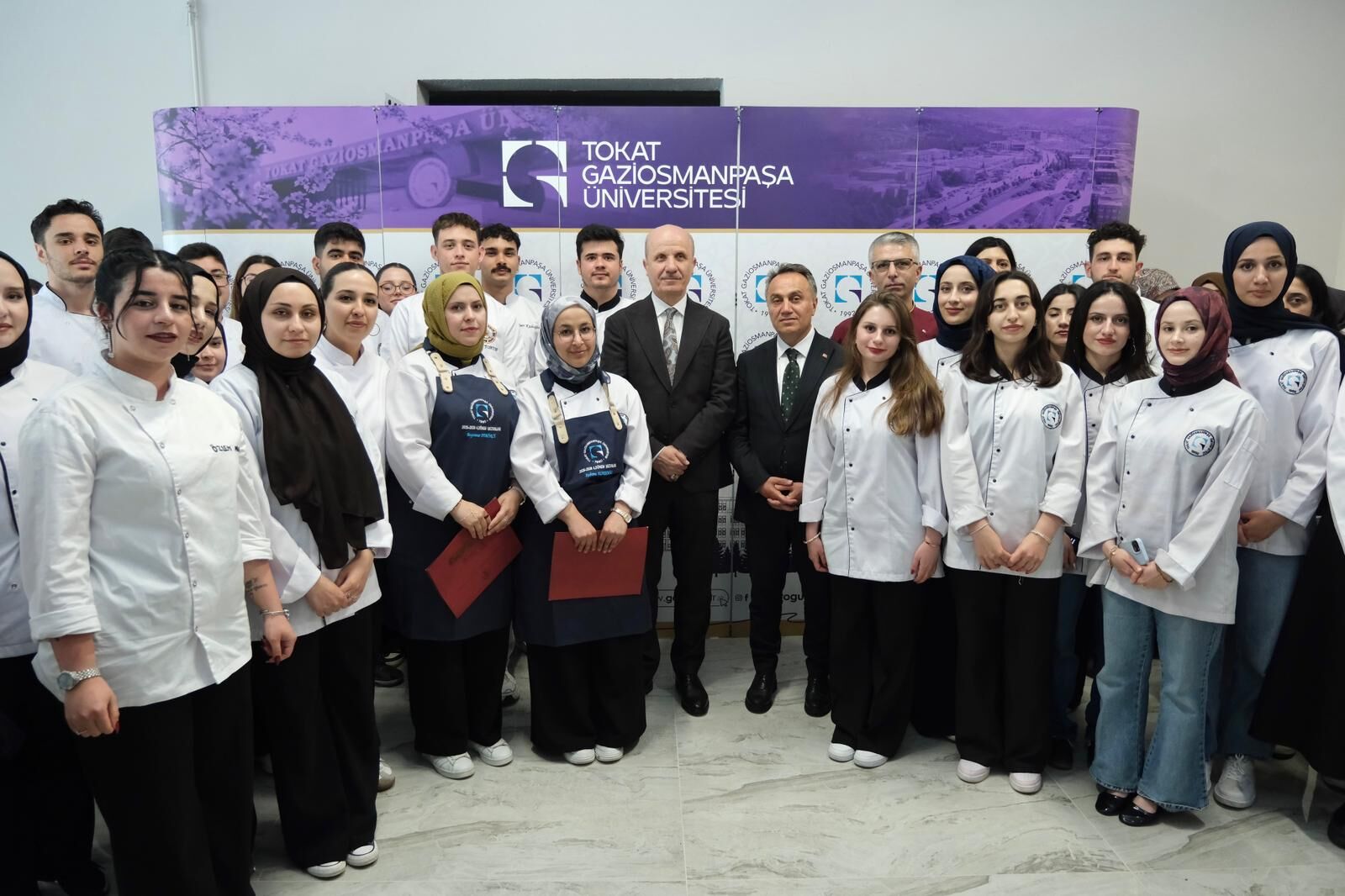 Yök Başkanı Prof. Dr. Erol Özvar Gastronomi Öğrencileriyle Bir Araya Geldi (2)