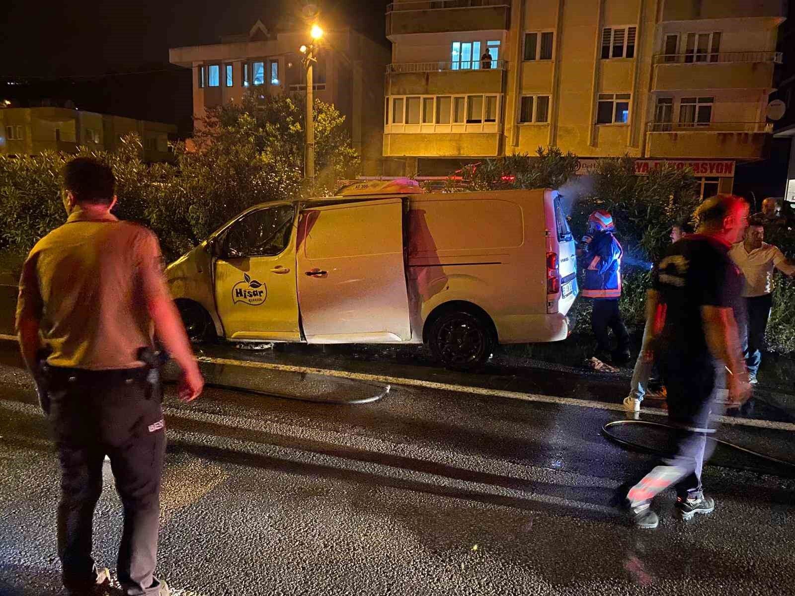 Giresun'da seyir halindeki otomobil alev alev yandı