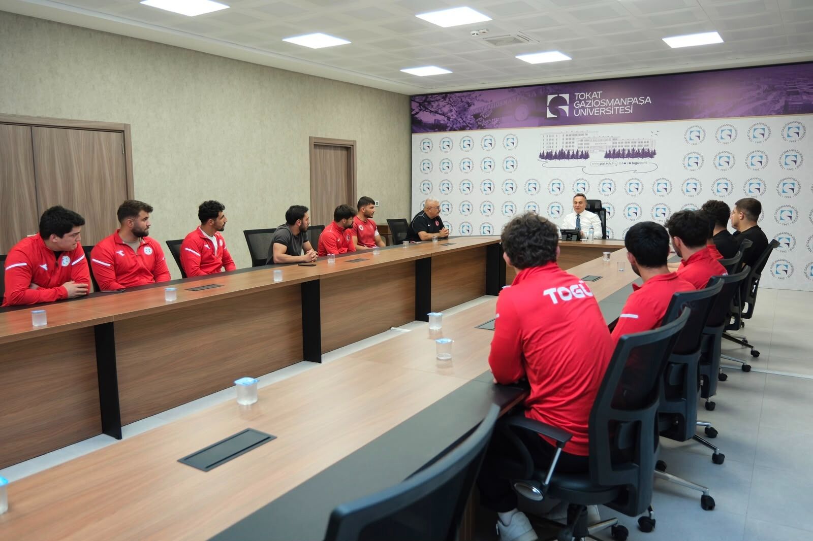 Şampiyon Sporculardan Rektör Yılmaz’a Anlamlı Ziyaret (2)