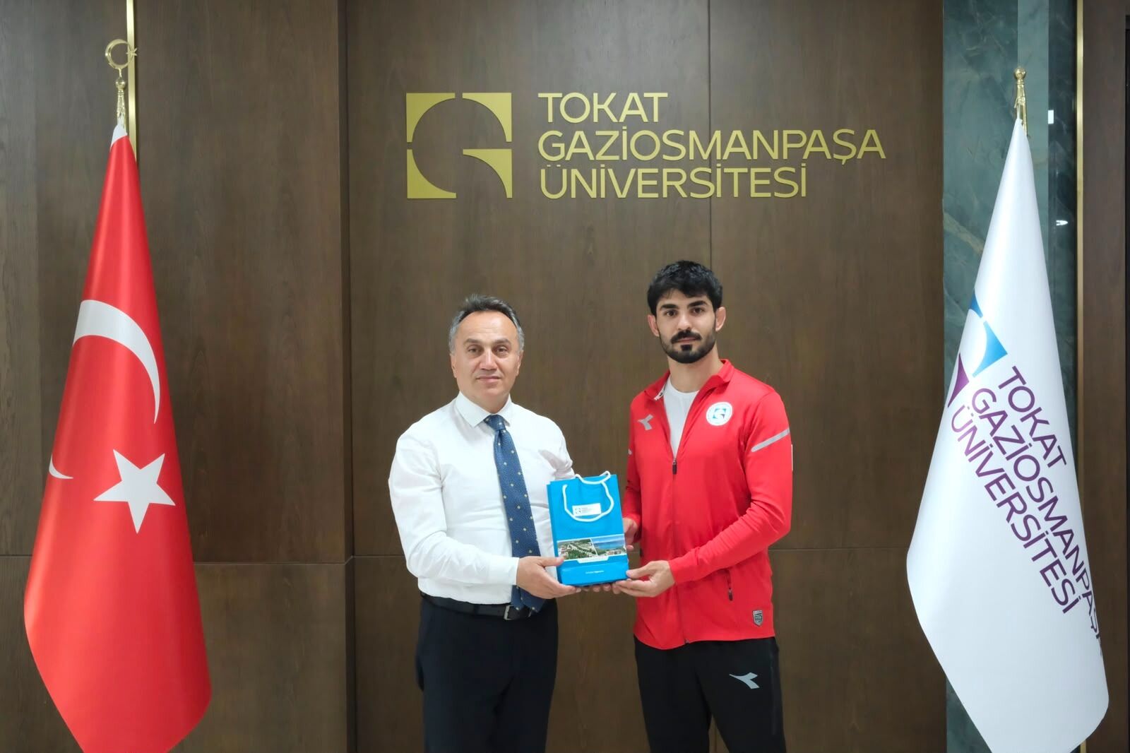 Şampiyon Sporculardan Rektör Yılmaz’a Anlamlı Ziyaret (5)