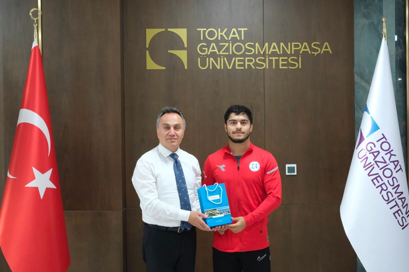 Şampiyon Sporculardan Rektör Yılmaz’a Anlamlı Ziyaret (6)