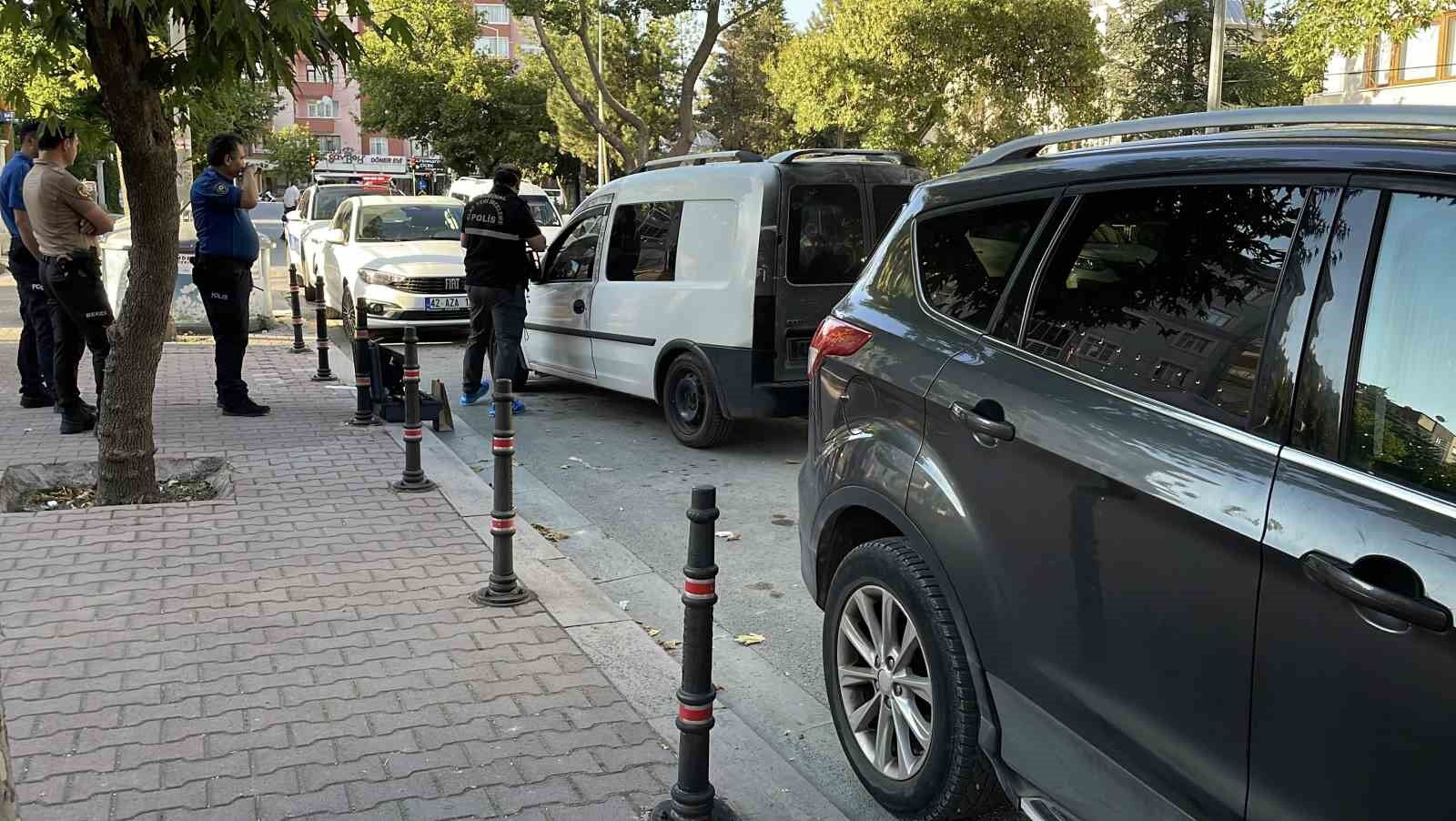 Husumetlisini sokak ortasında bıçaklayarak öldürdü: Saldırı anı kamerada