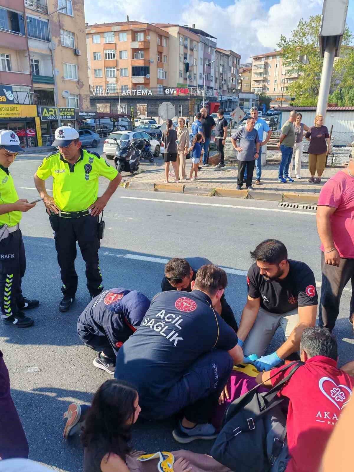 Otomobilin çarptığı 2 yaya yaralandı