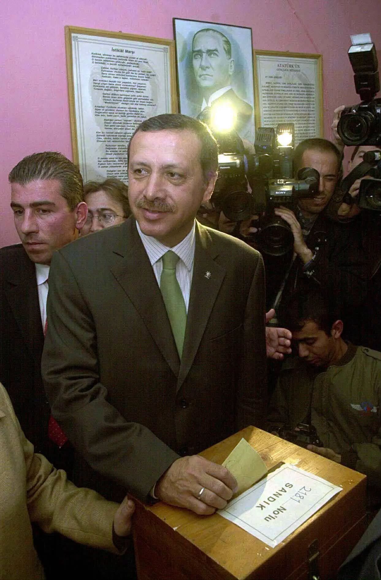 Milletvekili Av. Mustafa Arslan