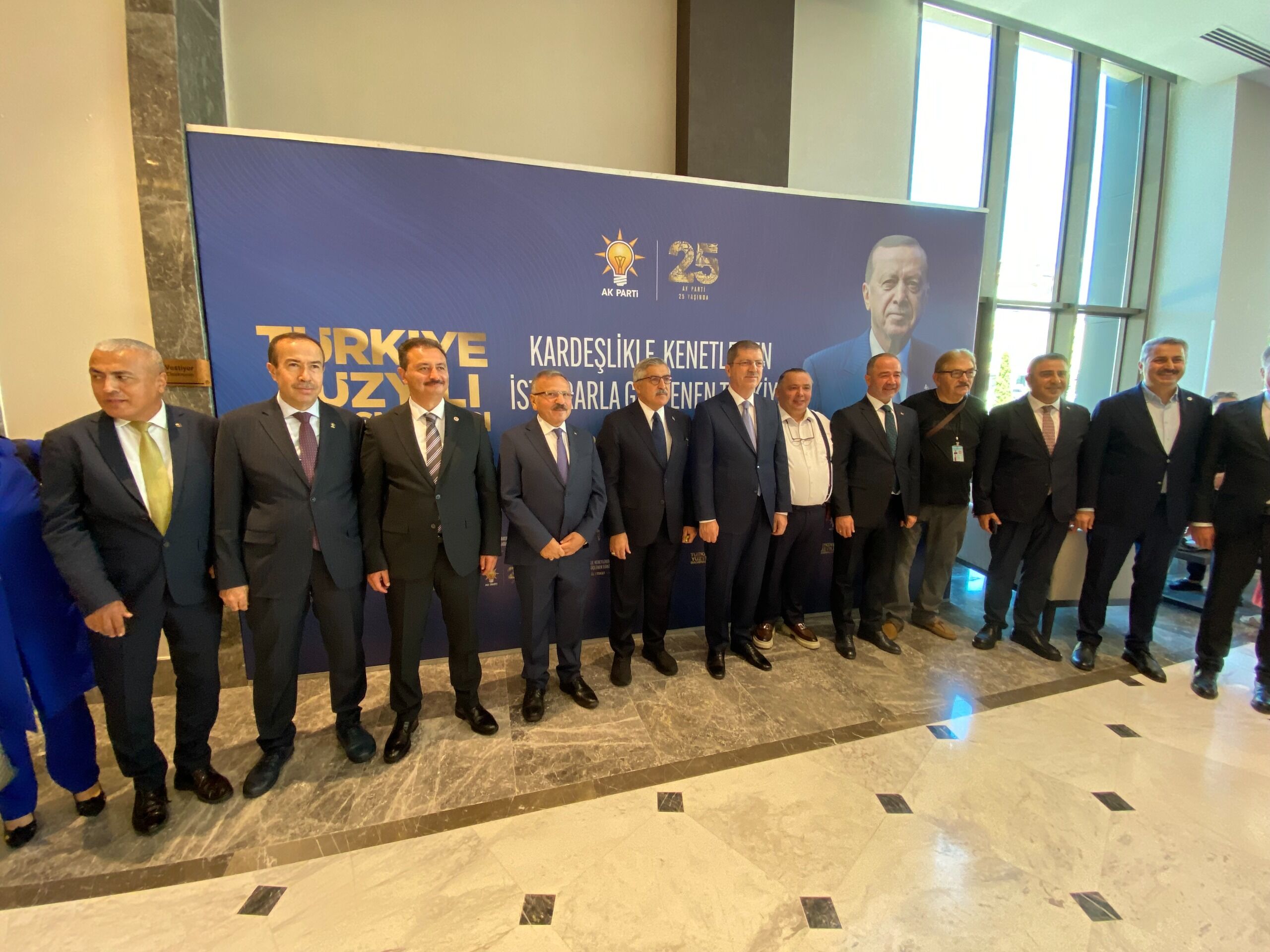 Ak Parti Genel Başkan Yardımcısı Hüseyin Yayman Seçimize Hazırız. Ak Parti'nin Rakibi Ak Parti'dir, Yeni Anayasa Şa (8)