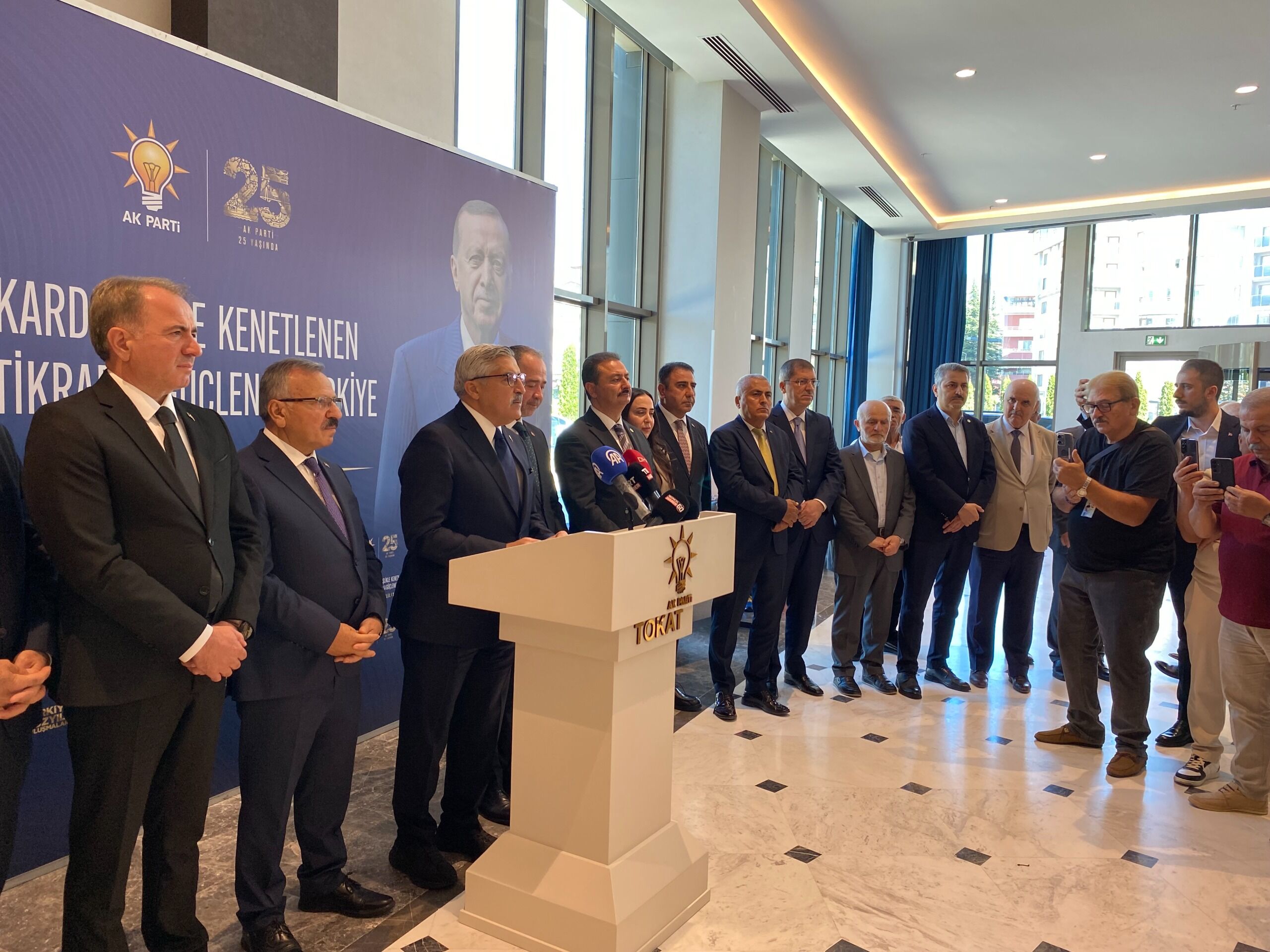 Ak Parti Genel Başkan Yardımcısı Hüseyin Yayman Seçimize Hazırız. Ak Parti'nin Rakibi Ak Parti'dir, Yeni Anayasa Şa