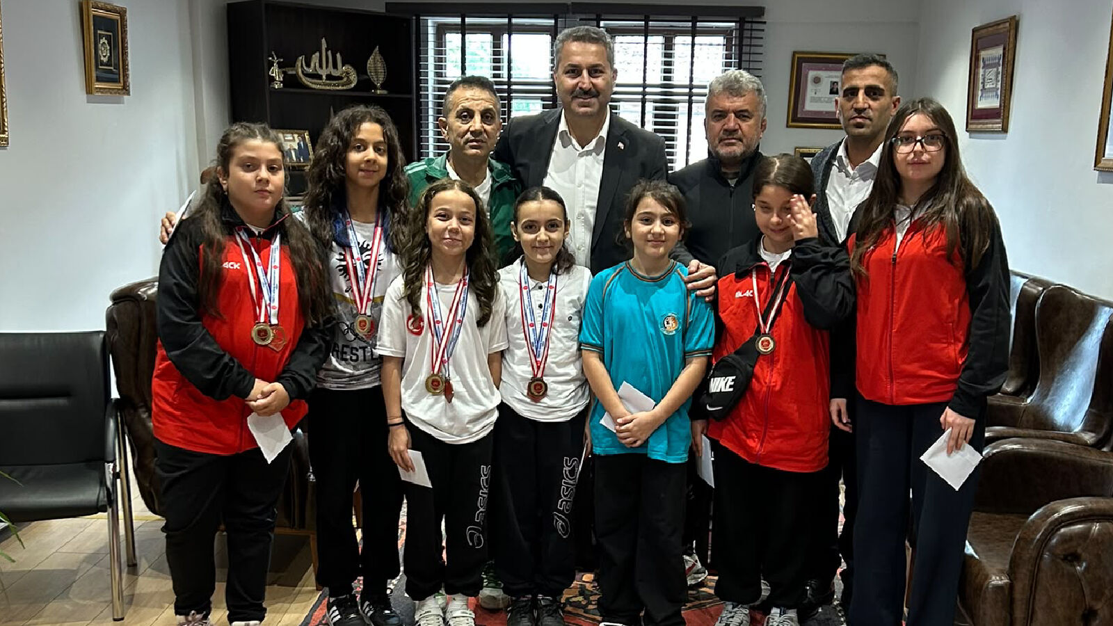 Madalyalı Minik Güreşçilere Eyüp Eroğlu’ndan ödül