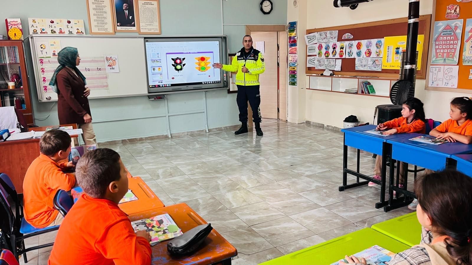 Tokat'ta Jandarmadan Okullarda Güvenlik Tedbiri! Devriyeler Ve Servis Denetimleri Artırıldı (1)-1