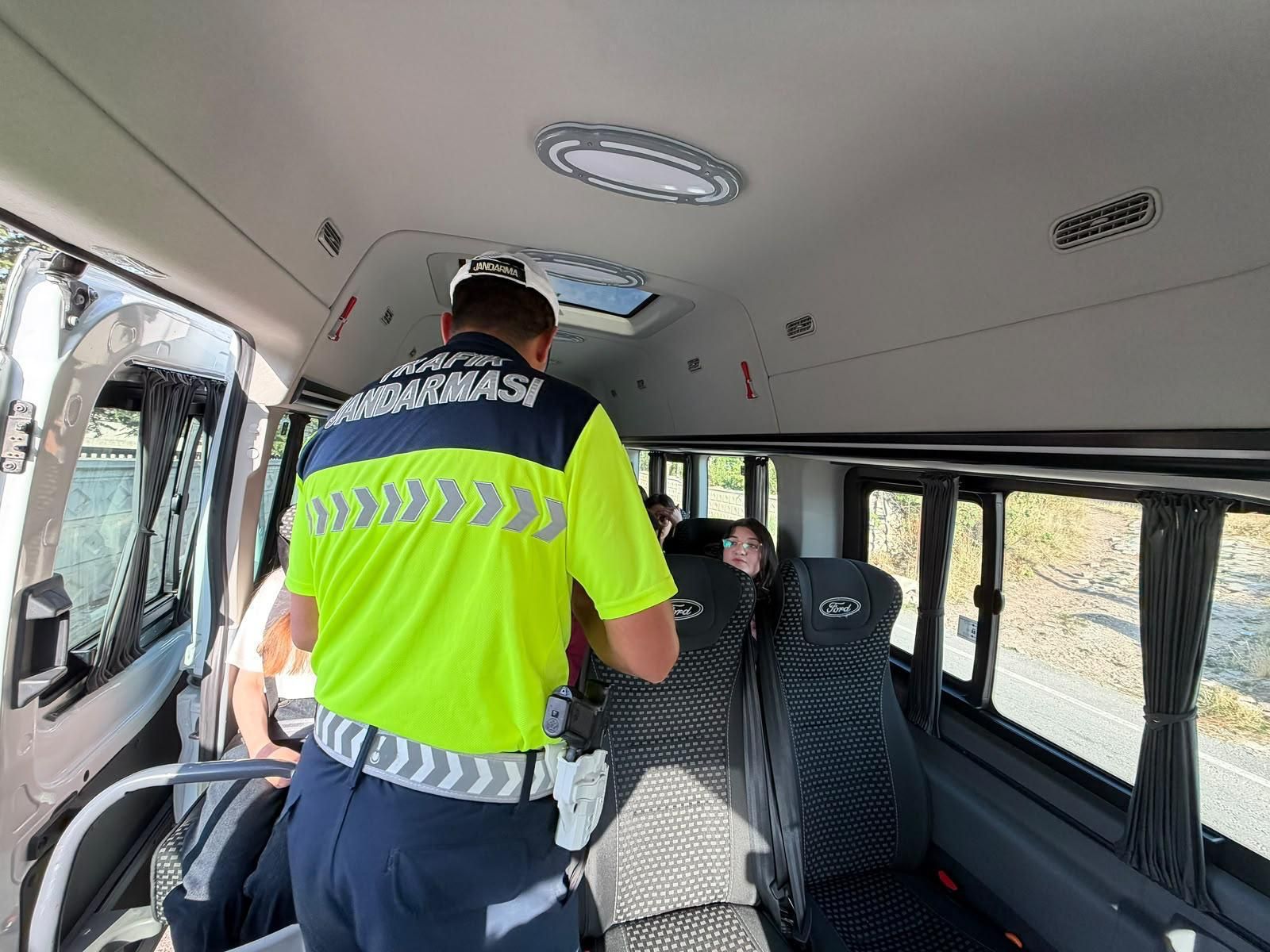 Tokat'ta Jandarmadan Okullarda Güvenlik Tedbiri! Devriyeler Ve Servis Denetimleri Artırıldı (2)-1