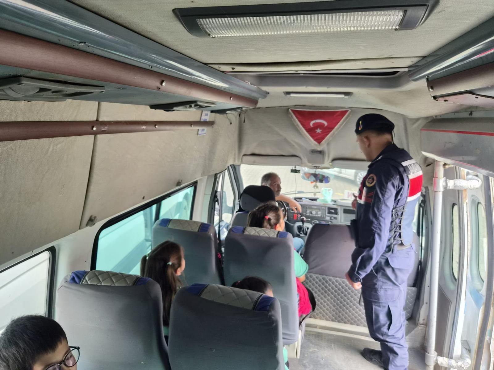 Tokat'ta Jandarmadan Okullarda Güvenlik Tedbiri! Devriyeler Ve Servis Denetimleri Artırıldı (6)