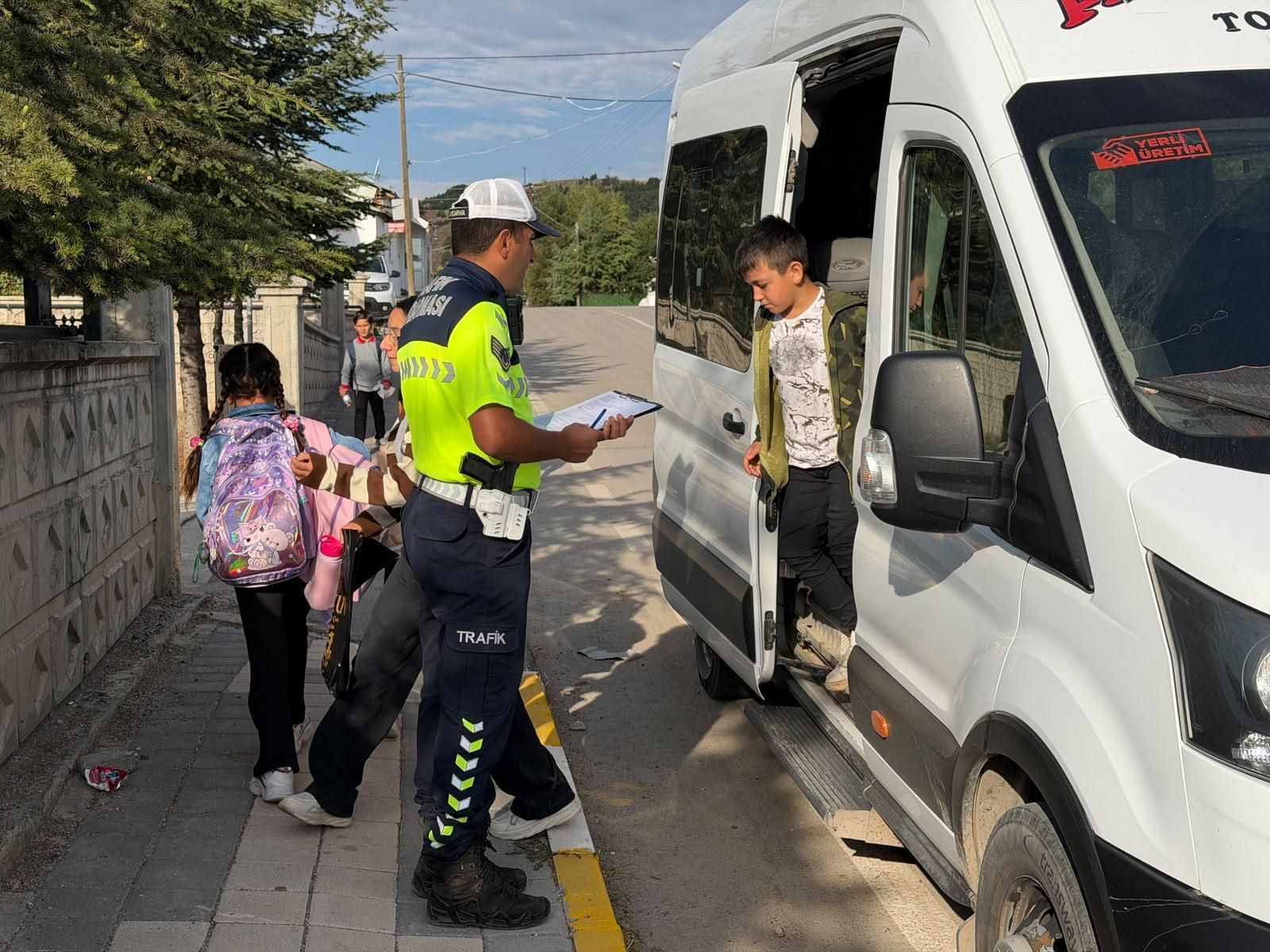 Tokat'ta Jandarmadan Okullarda Güvenlik Tedbiri! Devriyeler Ve Servis Denetimleri Artırıldı (7)