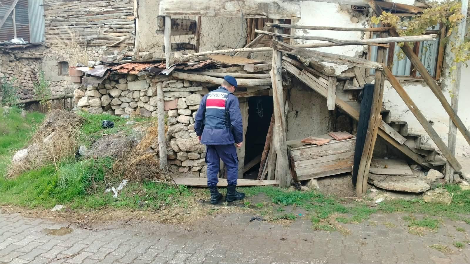 Tokat'ta Jandarmadan Okullarda Güvenlik Tedbiri! Devriyeler Ve Servis Denetimleri Artırıldı (9)