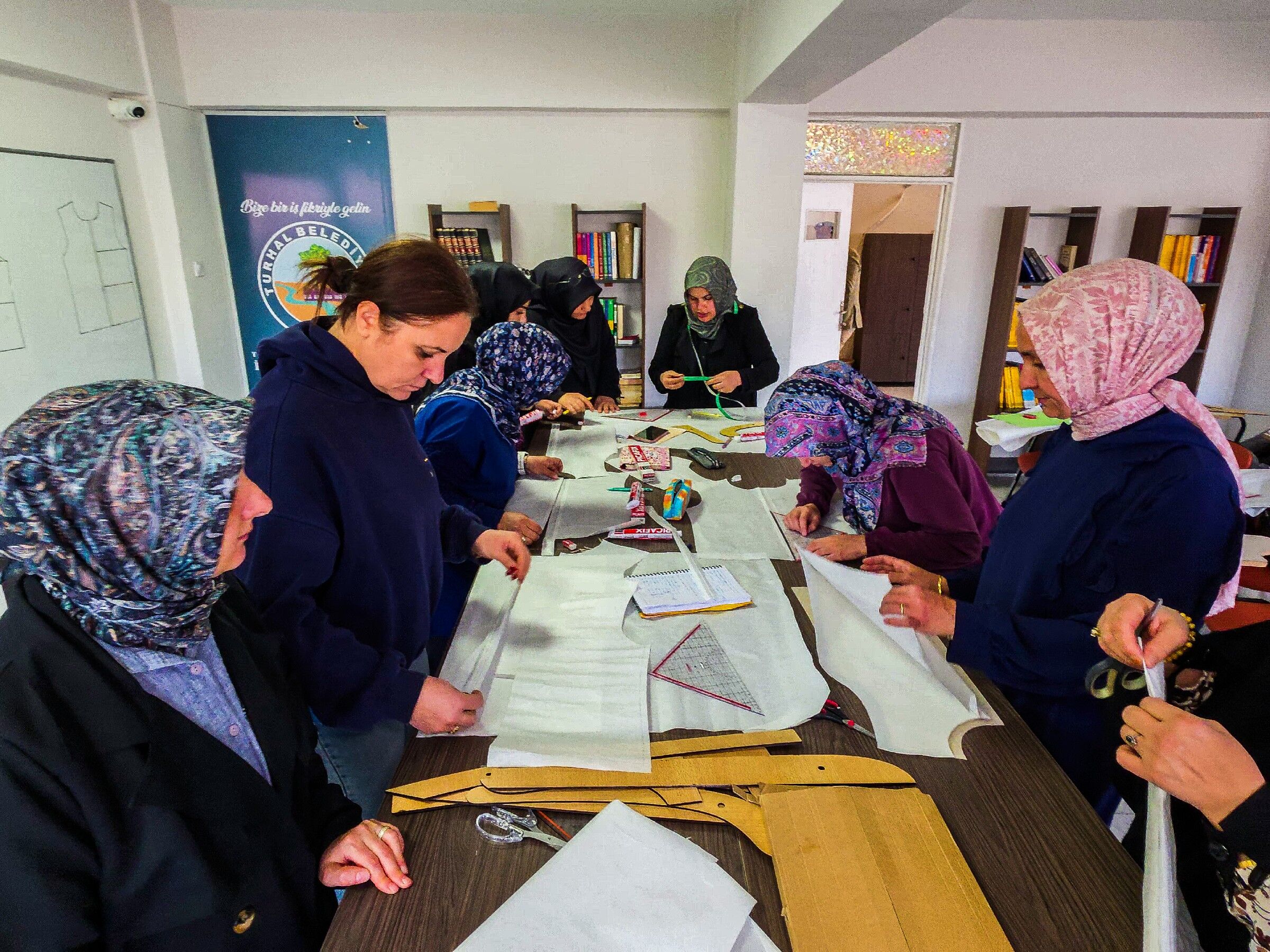Tugi̇m De Moda Ve Tasarım Rüzgarı Ev Hanımları Kendi Butiklerini Açmaya Hazırlanıyor (2)